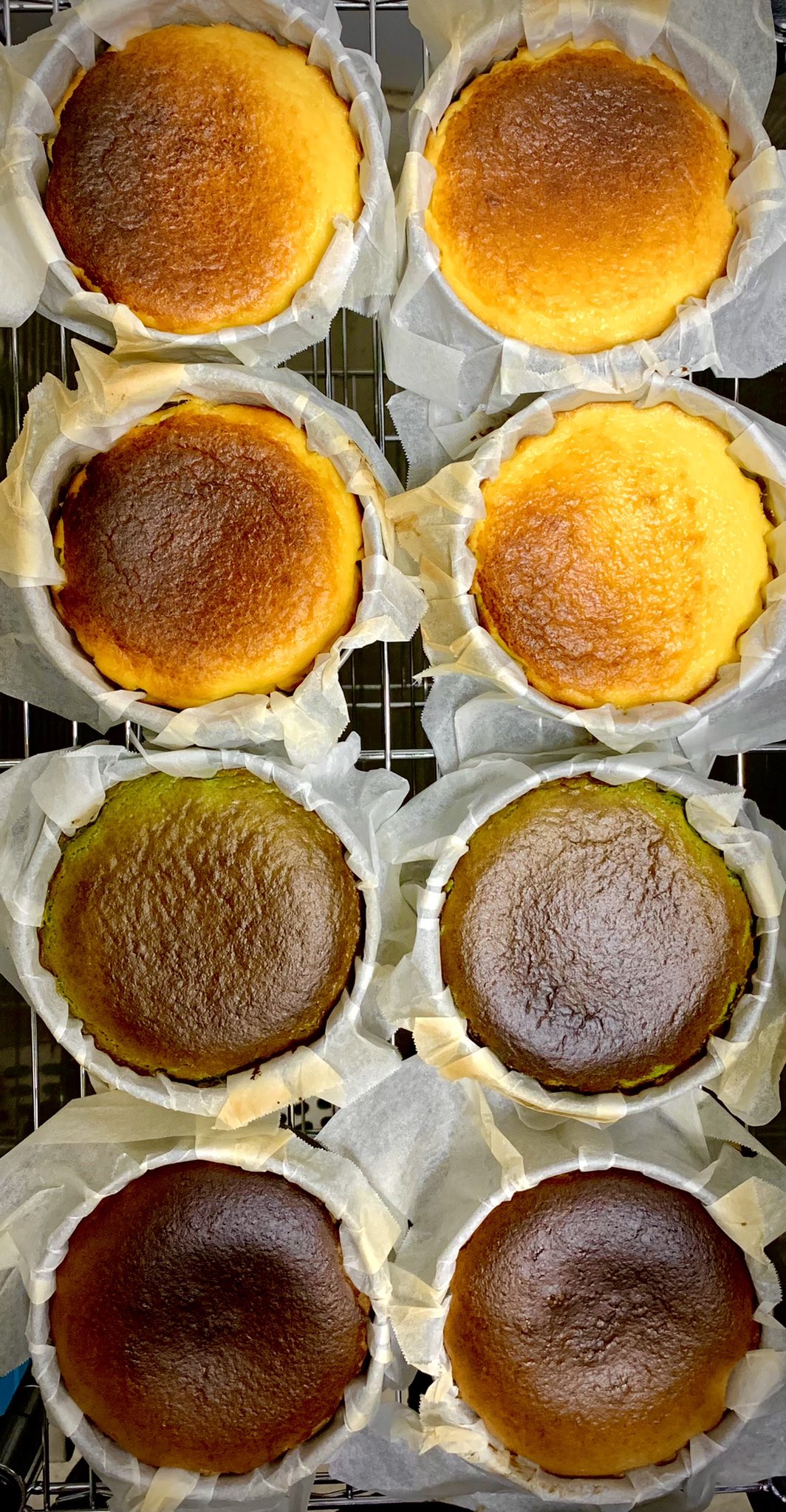 ぼのむどぅねーじゅ 本日定休日ですが 明日のチーズケーキ焼き上がってきております 一晩冷蔵庫で寝かせてしっとりさせて完成でございます 明日以降またよろしくお願いします ぼのむどぅねーじゅ チーズケーキ ぼのむ 大須スイーツ 大須チーズ