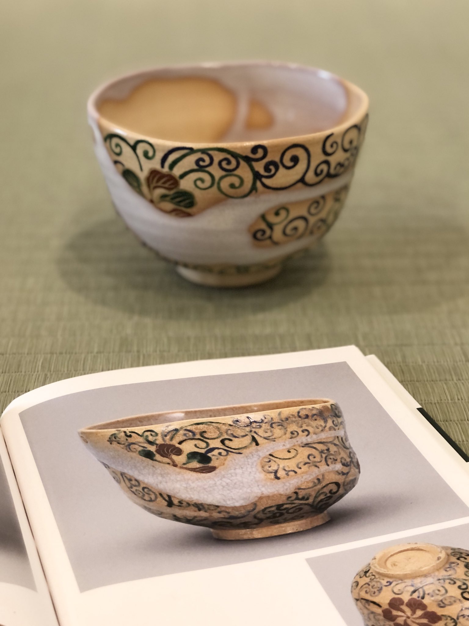 P101 茶碗 『勝龍寺窯造』『色絵 鉄仙文』『平茶碗』 抹茶碗