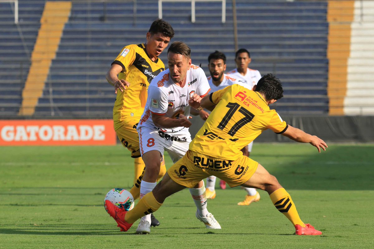 7Llaya's tweet photo. #Liga1Betsson  Torneo Apertura

#Universitario  0-0 #CarlosAManucci 

#DCantolao 2-2 #AyacuchoFC 
#Melgar 3-0 #Cienciano 
#USMP 1-0 #DMunicipal https://t.co/DAwO7zCKOR