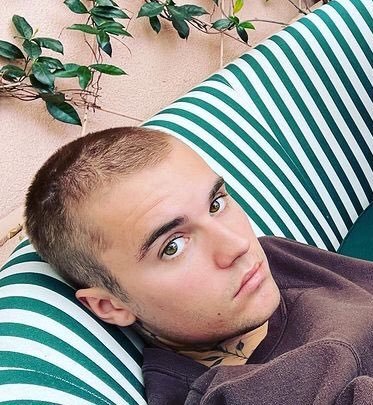 ARMY_Belieber7's tweet photo. YAYYYY WE GOT BACK BUZZTIN
Justin Bieber ...you're slaying honey✨✨
#buzztin https://t.co/7sDQaB7iYW