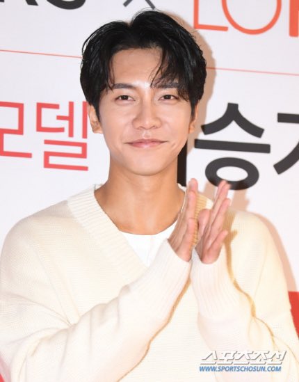 lsgmalaysia's tweet photo. [20210524] Lee Seung Gi BREAKING NEWS!!!

Lee Seung Gi will be leaving Hook Entertainment!!

Cr : Naver News https://t.co/LiRFgxnT3S

#이승기 #LeeSeungGi
#イスンギ #李昇基 
#airen #airenworld #worldairen #leeseunggifans #leeseunggiupdate #lsgmalaysia https://t.co/kIx3ndUiC4