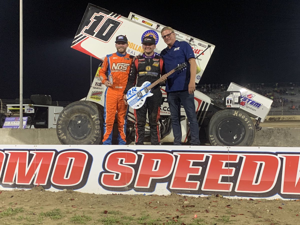 RudeenRacing's tweet photo. Thanks to all of the teams, fans, and track staffs for an awesome 4 nights of @ASCoC racing!
#IndianaInvasion presented by the @RayceRudeenFdn overall champion, @TyCourtney7BC, and @RayceRudeenFdn feature winner, @Zeb_Wise01 pictured with @26bluelabel. https://t.co/3aKL11PwEC