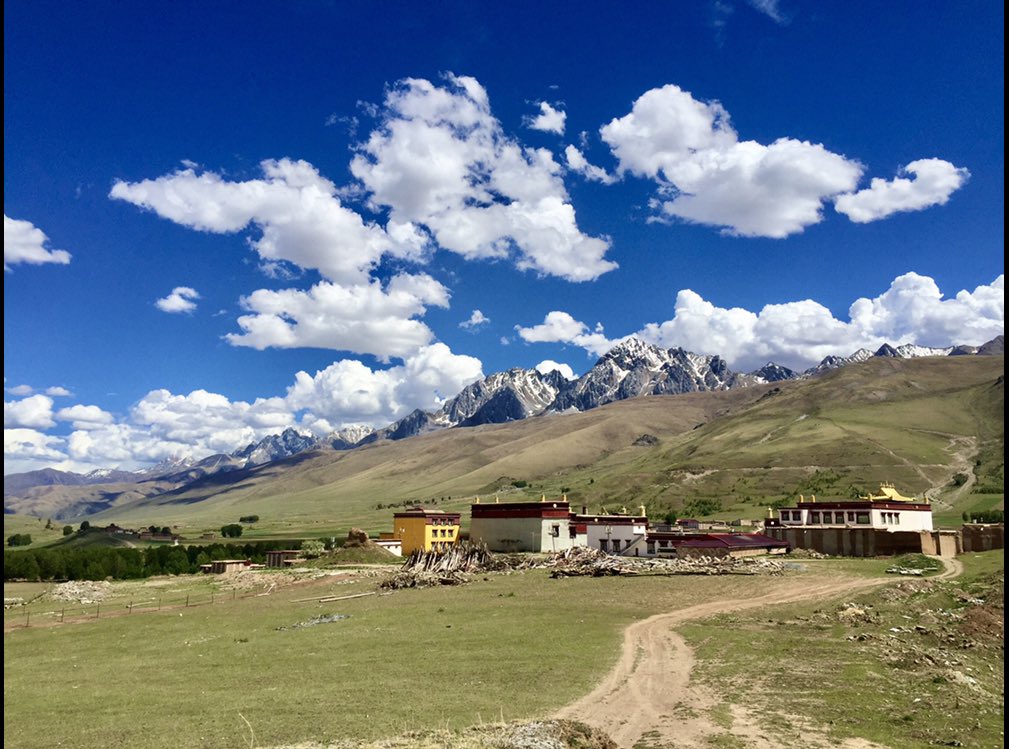 beckynzwrites's tweet photo. I mean ... how could you not fall in love with this place??
#Tibet #kham #highaltitudelife https://t.co/3y0S1creHE