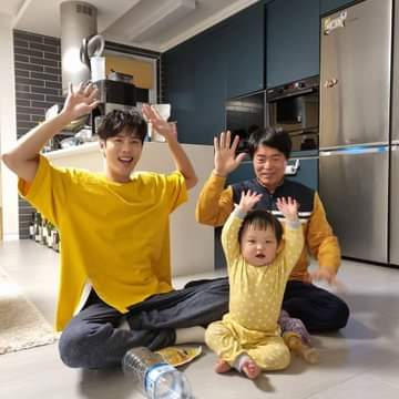 ThanKyu_ArgOF's tweet photo. #KimKyuJong #SS501 
Fotos de Kim Kyu Jong en Instagram con su sobrino. [24/04/21]

Créditos: @k.eunggga +ThanKYU Oficial Argentina + SS501 Argentina Oficial~

#TripleSJB

☆Información disponible para quien lo necesita pero por favor compartir con los créditos completos~ https://t.co/GKSbRF8sYk