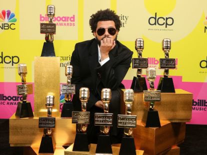 eddgalvan's tweet photo. The Billboard Music Awards recognized music highlights and The Weeknd swept 10 awards, congratulations !#TheWeeknd #BBMAs2021 #BBMAs #Billboard https://t.co/SB3cfciyR9