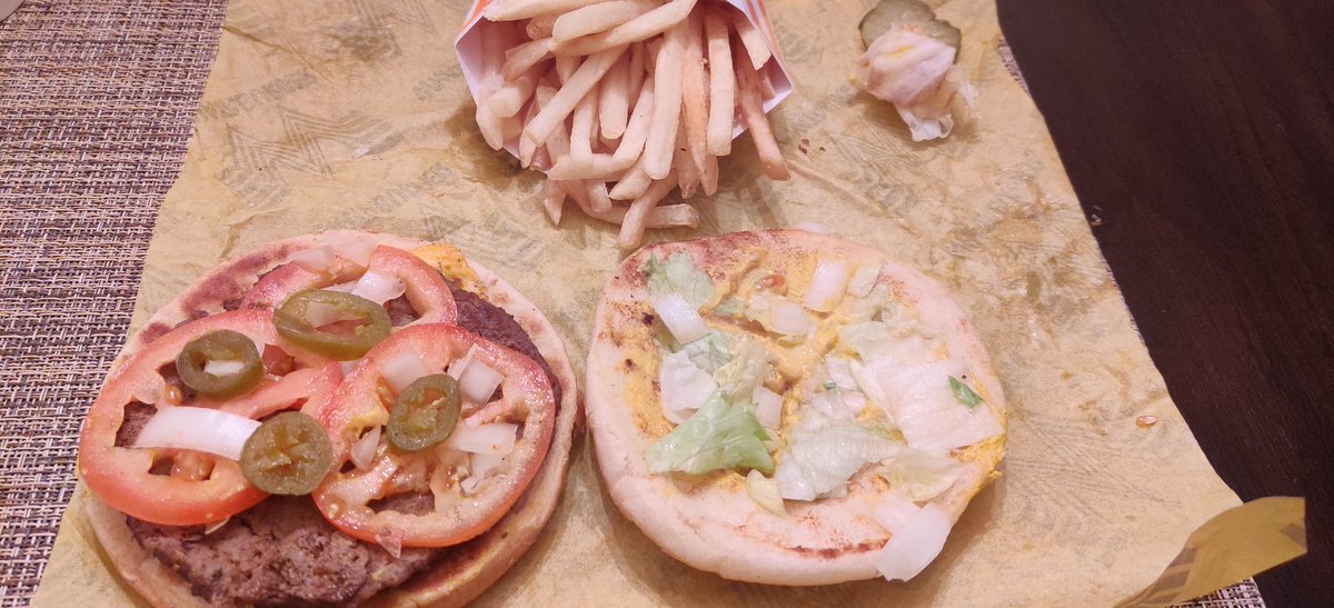 BusaGod's tweet photo. @Whataburger When I ordered the #4 jalapeno cheeseburger I didn't know it was talking about how many jalapenos I get. https://t.co/KsIx9fK5ki