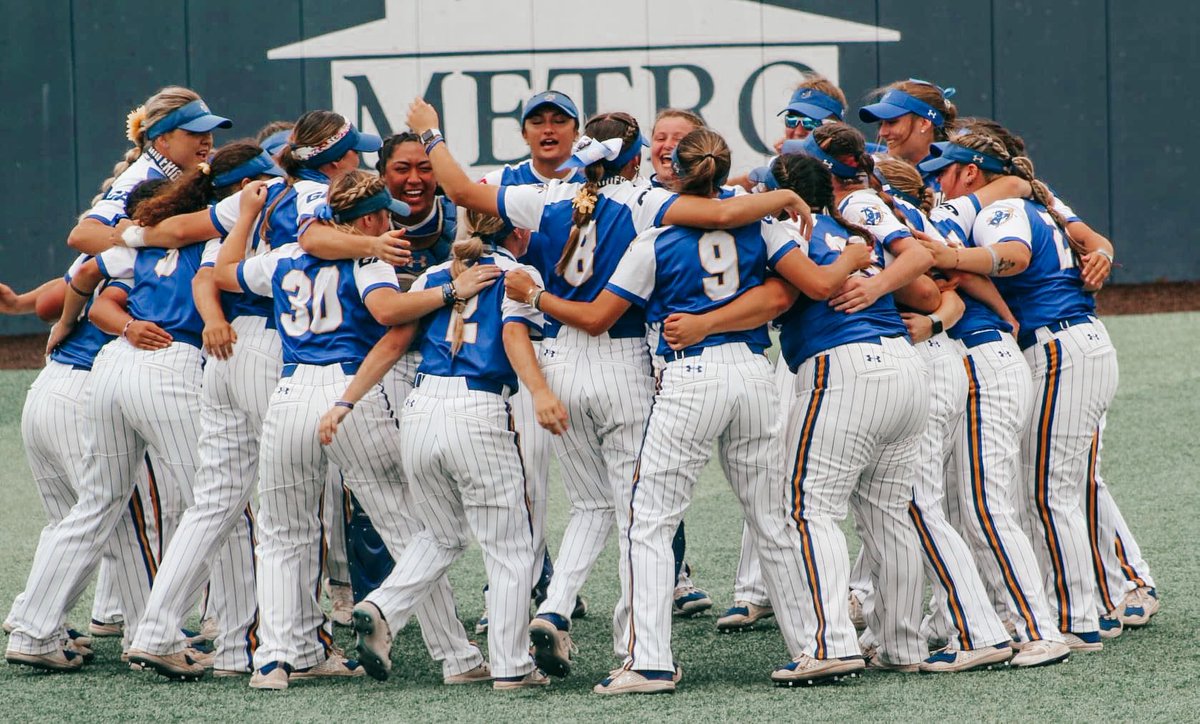 vicky_t08's tweet photo. our final last ride as team 22.5. I’ll never forget this 💙 https://t.co/JQRmn1FPsH