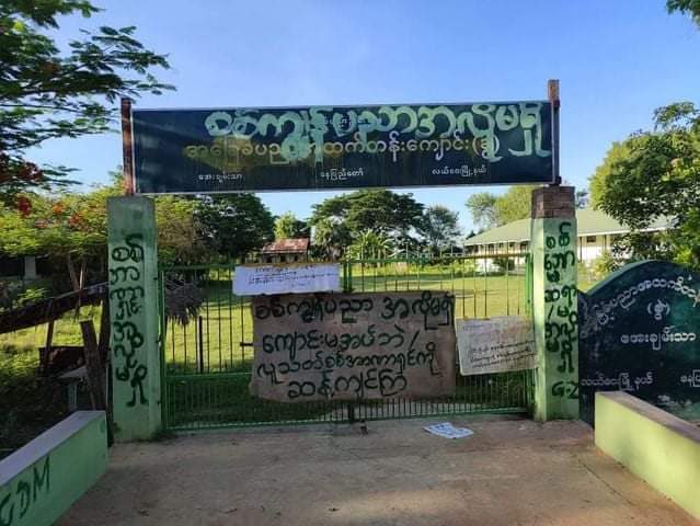 JettRuby2's tweet photo. #NayPyiTaw , #Leway Township Campaign to prevent young people from attending anti-slavery school in Aye Chan Thar village.
#WhatsHappeningInMyanmar
#May24Coup https://t.co/kkAUvsasQB