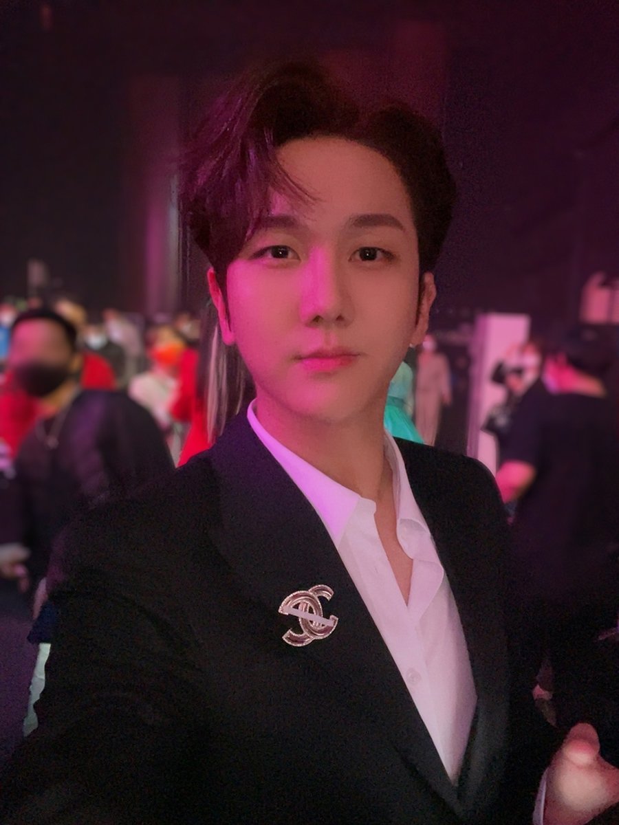 musicK_official's tweet photo. [#김수찬] 잠시 후 11시! MGTV에서 방송되는 '개국축하쇼'에 프린수찬이 출연합니다!
수찬 왕자님😎이 준비한 스페셜한 무대들! 꼭 본방사수⏰ 부탁드립니다 💛❤🖤
흰 천과 수차니만 있다면 어디든 갈 수 있어... ⭐

📺 https://t.co/YPmoLmVOTv

#프린수찬 #MGTV #개국축하쇼 https://t.co/rk1v5nCKk5