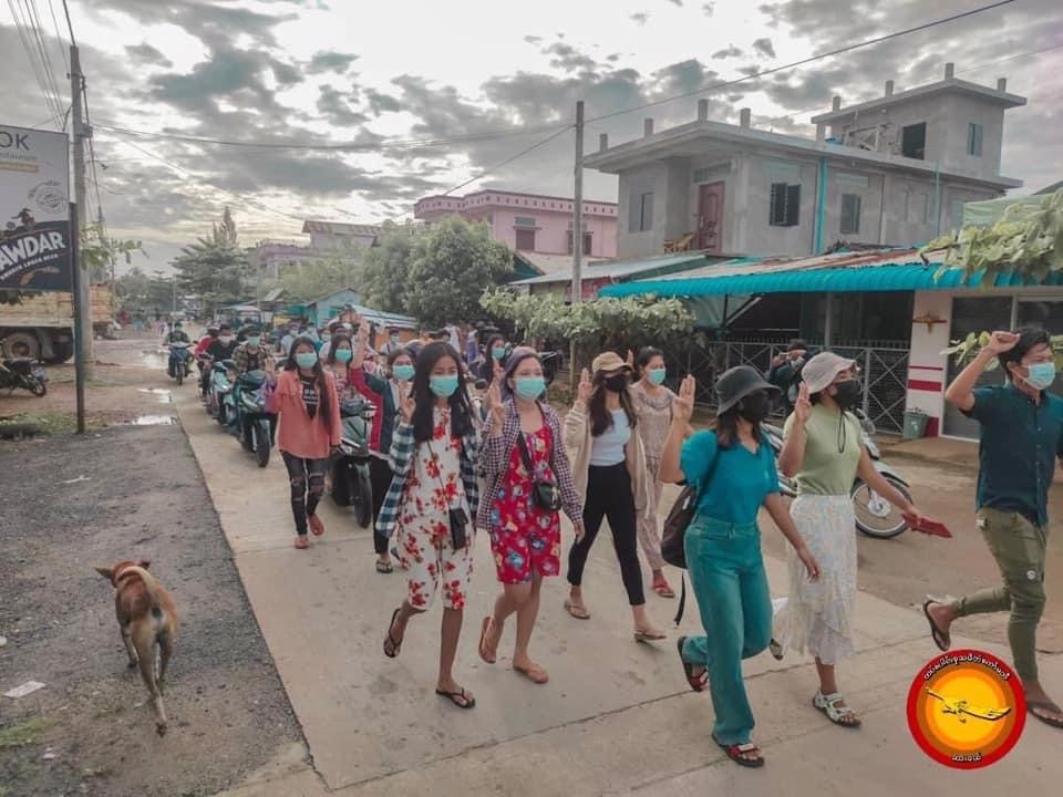 IrrawaddyNews's tweet photo. Dawei defies dictatorship

People from #Dawei, the capital of #Tanintharyi Region, have taken to the streets every day rain or shine to protest against the military regime. (Photo: DGSC) #WhatsHappeningInMyanmar https://t.co/cNkAM32eZz