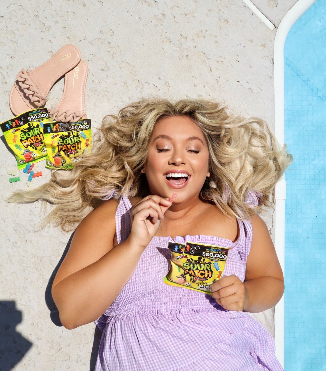 MackenzieDudzik's tweet photo. Spending my summer poolside with @SourPatchKids Mystery Flavor Candy! #ad How about you?! Grab your Limited Edition SOUR PATCH KIDS Mystery Flavor Candy @walmart [https://t.co/FFJQEqKhuB]! Can you guess the mystery flavor? #sourpatchkids #sourpatchkidsmystery https://t.co/bzm7pf418i