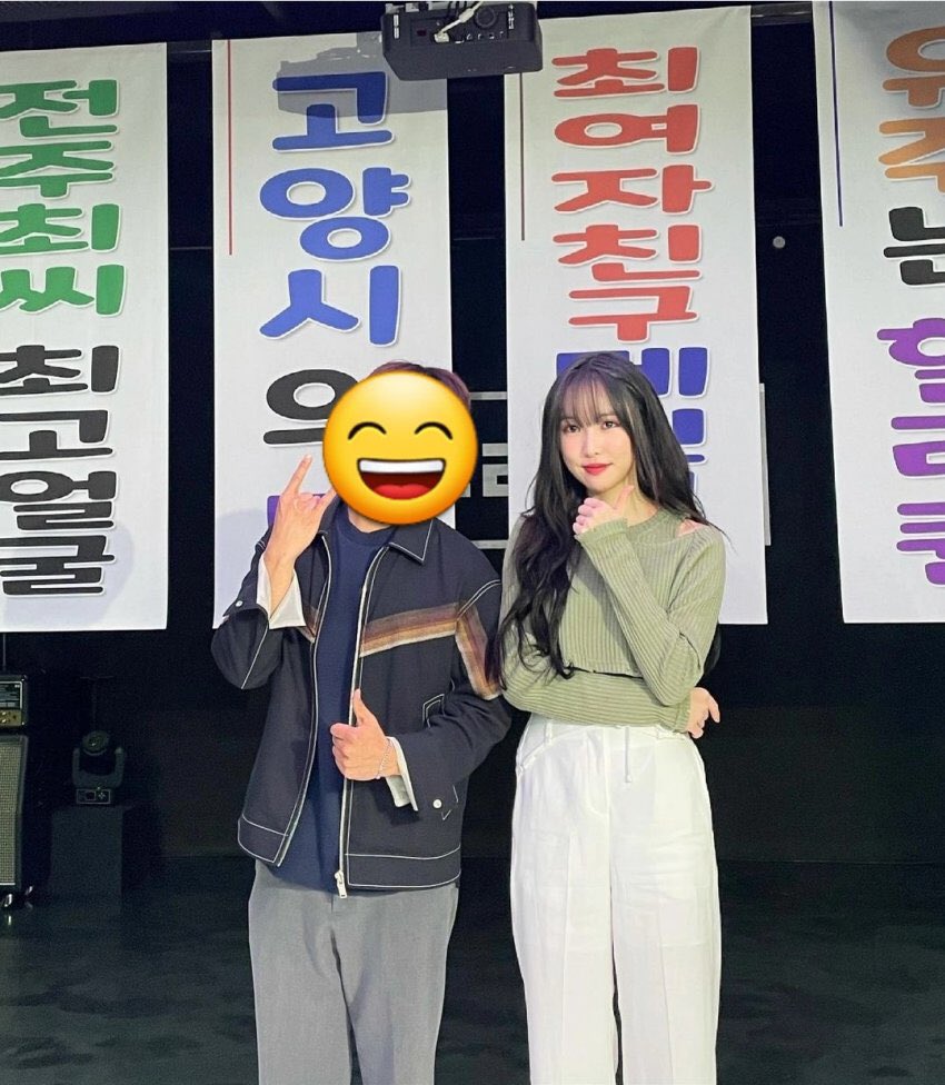 [PHOTO] <a href="/GFRDofficial/">여자친구 GFRIEND</a> #YUJU with New Normal Project Halli Galli PD

Source: PD instagram