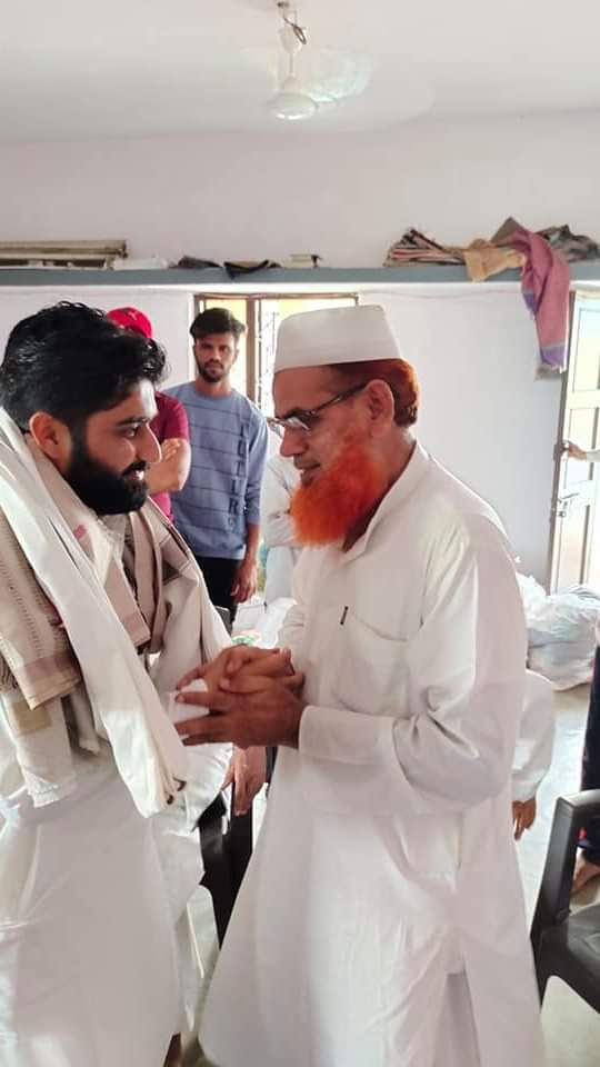 hothi_wasim's tweet photo. *અંજાર મુસ્લિમ યુવાઓ દ્વારા કચ્છ ના AIMIM પ્રમુખ સકિલભાઈ સમા નૂ સન્માન કરવામા અવયુ* @sakilsama8 https://t.co/PFF17MquZd