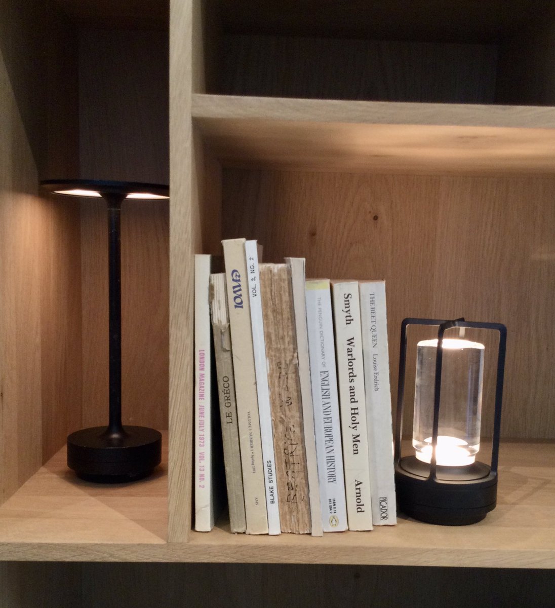 TheConranShopJP's tweet photo. 【丸の内店】
TURN PLUSが入荷しております。
光色はオレンジ色の暖色から温かみのある電球色へと4段階に変化します。高いレベルの防水構造によって屋外やバスルームでも使用ができ、 6時間の充電で最長 500 時間の点灯が可能です。
Brass,Stainless ¥49,500
Aluminum black ¥39,600
#conran
#turnplus https://t.co/yAksKeg8cN