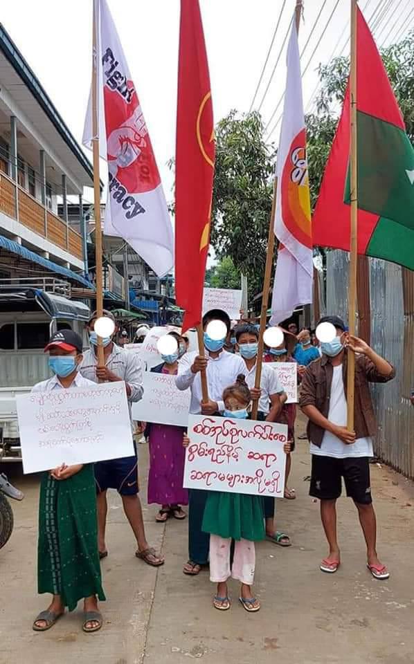 People from #Hpakant #OpposeSlaveryEducation by writing slogans like 'No need military slavery teachers who are not skillful.' 

#HelpKayah  #WhatsHappeningInMyanmar  #May24Coup