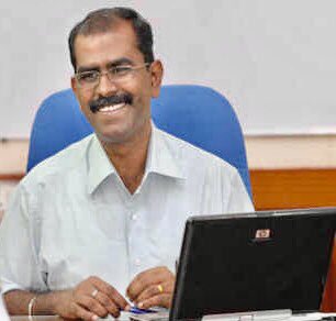 ShouryArya's tweet photo. Major Manivannan, I.A.S :
Motivating &amp; Leading from the Front ! 

With his innovative leadership style has brought volunteers on common platform to coordinate &amp; contribute effectively district-wise throughout Karnataka

Countless volunteers are contributing to challenges of COVID https://t.co/QNcbiTrAvt