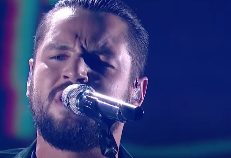 AI_FanPage's tweet photo. @ChayceBeckham covers @thebeatles' “Blackbird” on #AmericanIdol. See it at https://t.co/rZUsdBaIsZ https://t.co/rvDk2pThgR