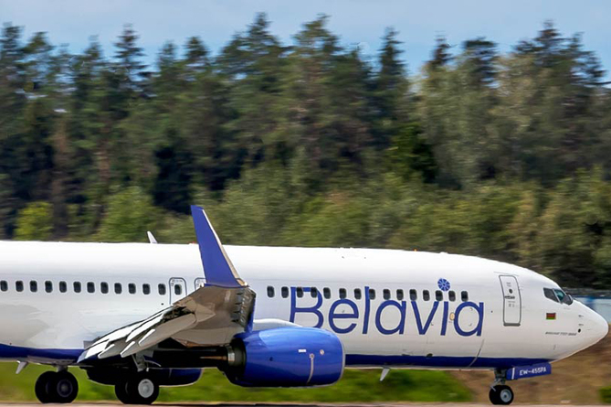 Полет на самолете минск. Белавиа. Белавиа Минск Лондон. Белавиа, b2-938. Belavia самолеты.