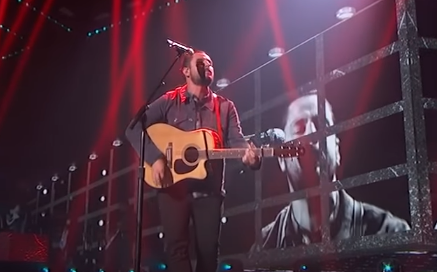 AI_FanPage's tweet photo. @ChayceBeckham #AmericanIdol Finale performance of @ChrisStapleton's “Fire Away” https://t.co/rZUsdBaIsZ https://t.co/kWx11rkFZJ