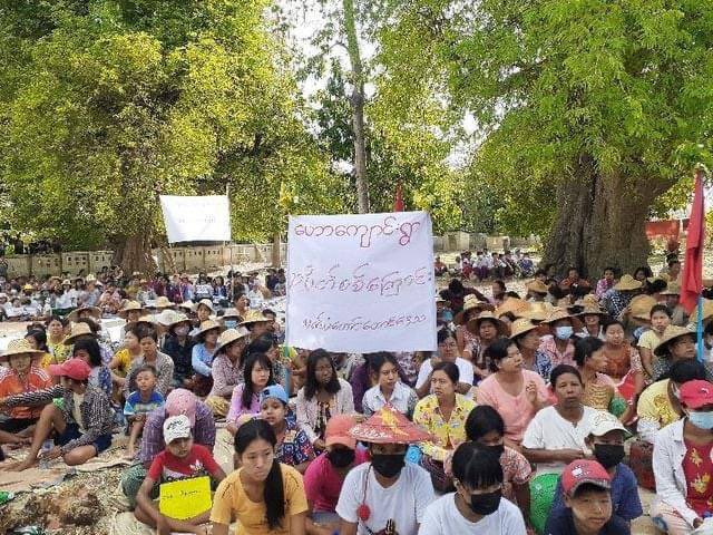 jaysdiary_97's tweet photo. Sea of people seen opposing against military rule and slavery education in Lat Padaung Taung, Alae Taw village. 
#HelpKayah  #WhatsHappeningInMyanmar  #May24Coup https://t.co/aXk2DbsgxM