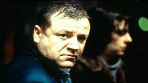 merlinpapin3's tweet photo. Et on déroule mon Top30 #DébutsdeStarsàlaCaméra et on va se régaler !
8 - #NePasAvaler de #GaryOldman (1997) avec #RayWinstone #KathyBurke #CharlieCreedMiles #LailaMorse #EdnaDoré #JamieForeman #ChrissieCotteril
@Jouxplane83 @FredOL69007 @tbarnaud https://t.co/H6ruXaDyek