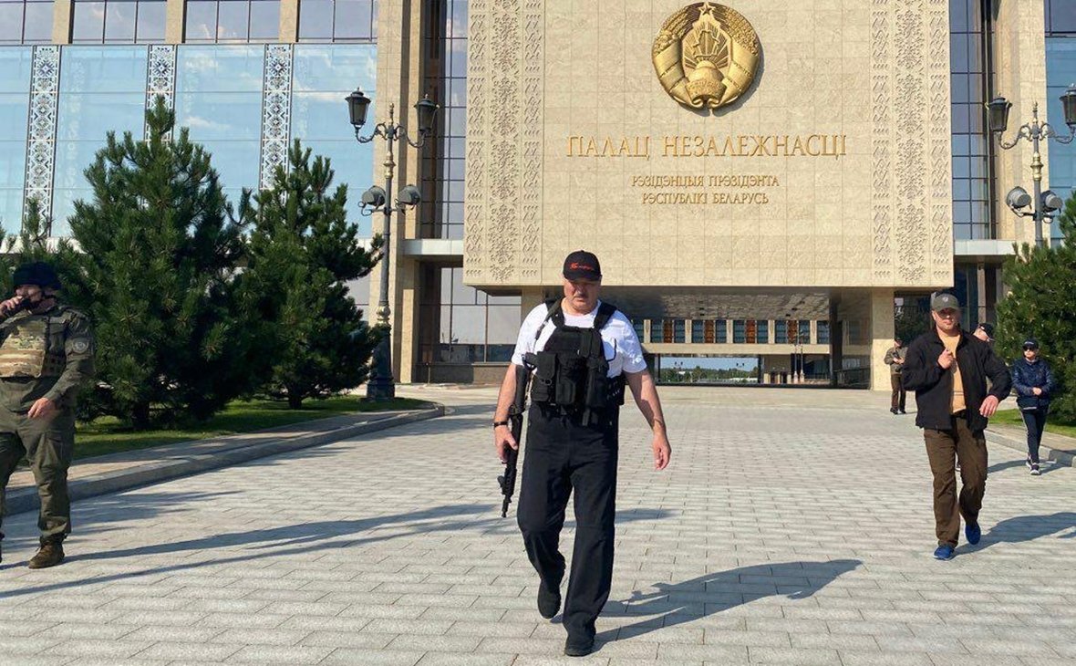 We are dealing with the terrorist regime. What to do now:
— No-fly zone over Belarus
— Broadest sanctions on perpetrators
— Cut Lukashenka from funding: sanction cronies, oil&amp;potash sectors, arms trade
— Discuss Belarus at UN SC and G7
— Increase support for media &amp; civil society