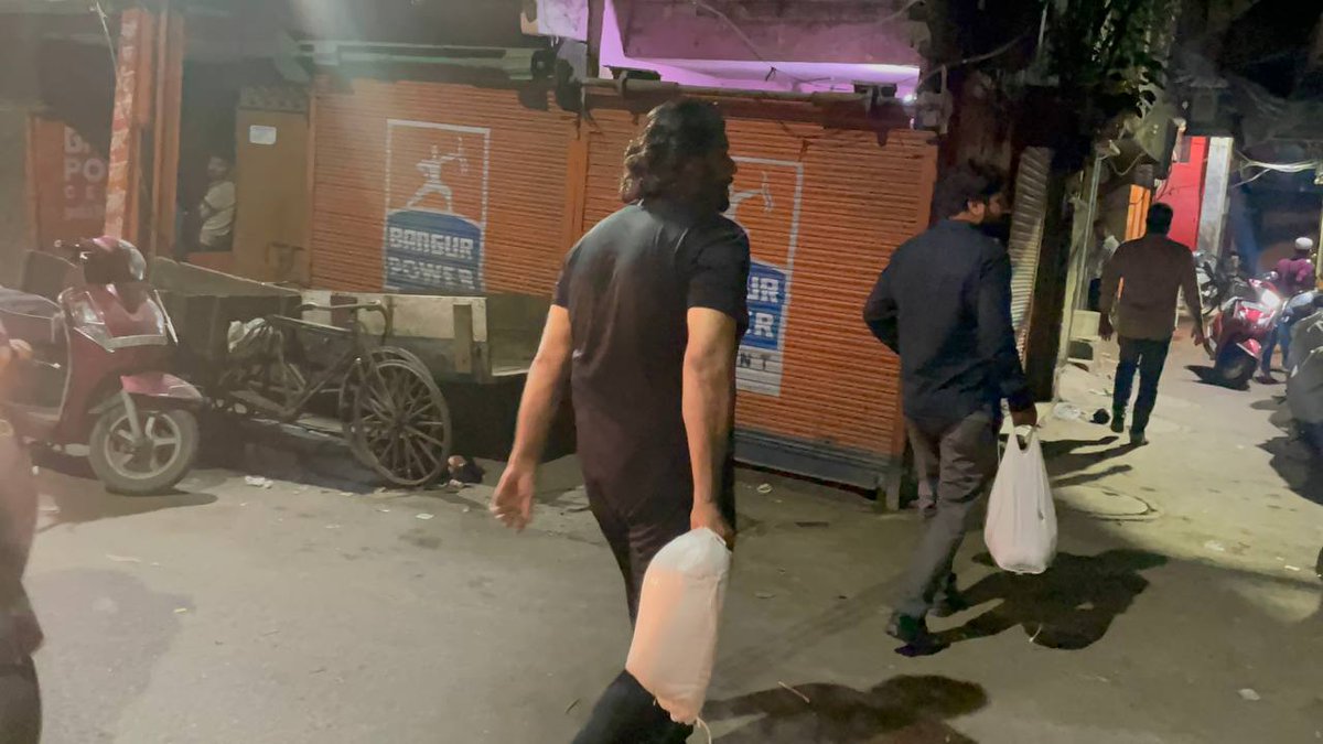 KunwarShehzadIN's tweet image. माशाअल्लाह, आप सभी की दुआओं के साथ हमने मटिया महल विधानसभा क्षेत्र में आस-पास के ज़रुरतमंद लोगों तक राशन किट पहुँचाने का काम शुरु कर दिया है।

#MadadKaHaath 
#Help4All