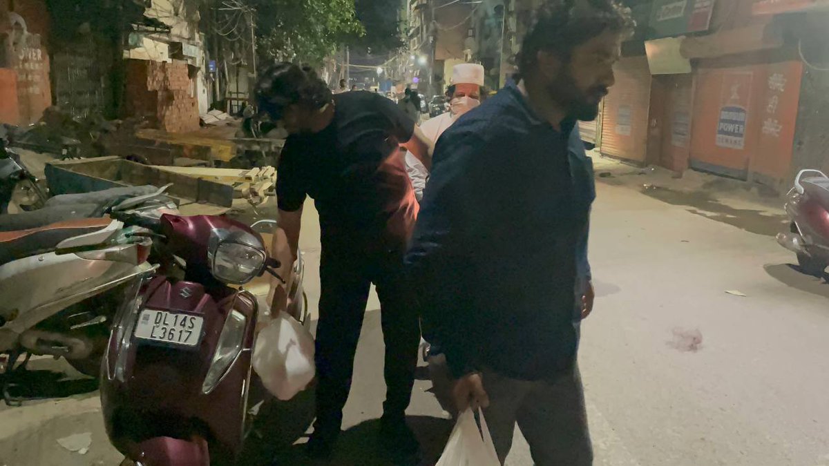 KunwarShehzadIN's tweet image. माशाअल्लाह, आप सभी की दुआओं के साथ हमने मटिया महल विधानसभा क्षेत्र में आस-पास के ज़रुरतमंद लोगों तक राशन किट पहुँचाने का काम शुरु कर दिया है।

#MadadKaHaath 
#Help4All