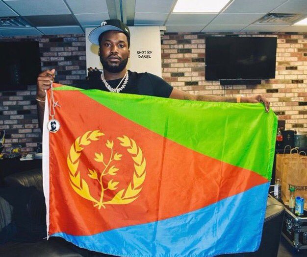 bethasaida's tweet photo. AS ALWAYS 

THE FLAG🇪🇷                           THE FACE https://t.co/iUYnbeUT2X