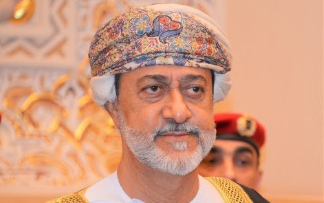 O77man's tweet photo. ما زال لك مع مشرق الشمس ميلاد
من كف سلطانٍ تسامى مقرّه

فوق الثريّا له مع الفخر ميعاد
و رايات مجدٍ شامخاتٍ تسره

 #صحار_تنتفض https://t.co/x2lEBlOKW5