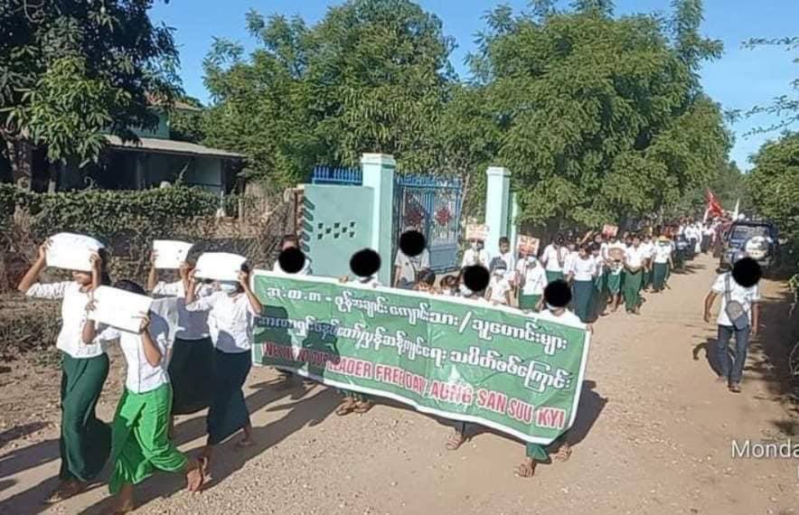jaysdiary_97's tweet photo. Coalition strike of SonChaung Villagers demanding to free our political leaders including SC Daw Aung San Su Kyi. #WhatsHappeningInMyanmar  #May24Coup  
#HelpKayah  https://t.co/2opCCtVo4B