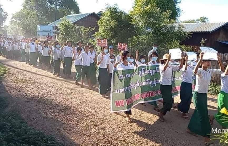 jaysdiary_97's tweet photo. Coalition strike of SonChaung Villagers demanding to free our political leaders including SC Daw Aung San Su Kyi. #WhatsHappeningInMyanmar  #May24Coup  
#HelpKayah  https://t.co/2opCCtVo4B