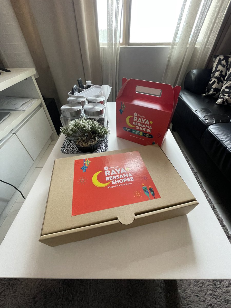 Firdausers's tweet image. Shopee Raya Package finally arrived, thanks @ShopeeMY!

#rayabersamashopee #ShopeeMY #LifeatShopee