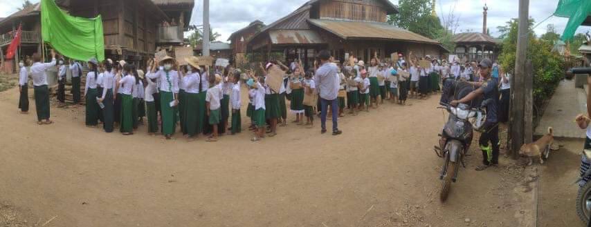 auau218's tweet photo. Students and villagers from Shan Kalone, Sagaing staged a strike to #OpposeSlaveryEducation. #HelpKayah  #WhatsHappeningInMyanmar  #May24Coup  https://t.co/XzUgX65q96