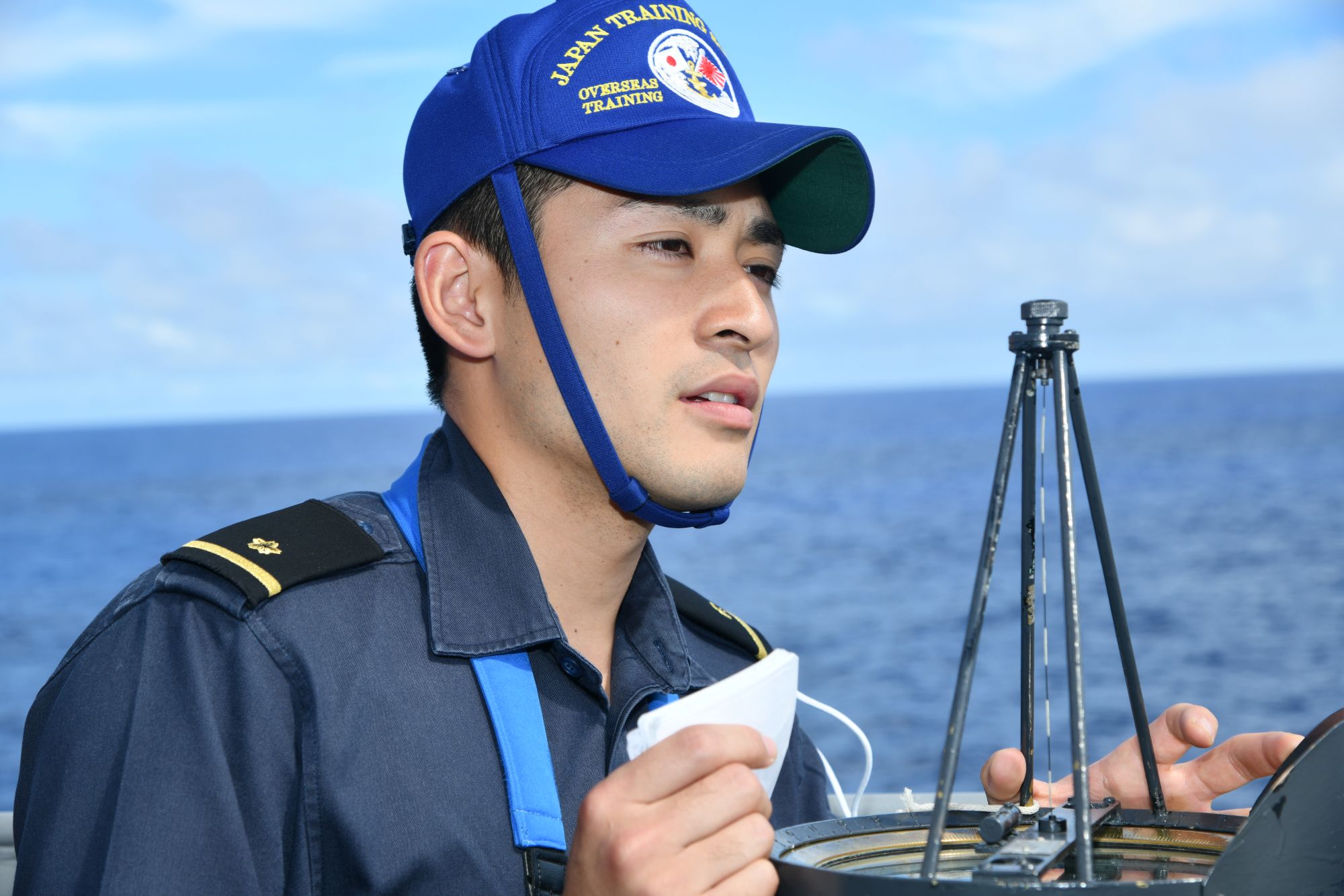 防衛省 海上自衛隊 近海練習航海に関するツイートで 帽子がかっこいい という声援を頂戴いたしましたので 本日は過去の実習幹部と帽子を紹介します 海上自衛隊 部隊帽 海 青 アオハル 青春 T Co X3e36ycht2 Twitter