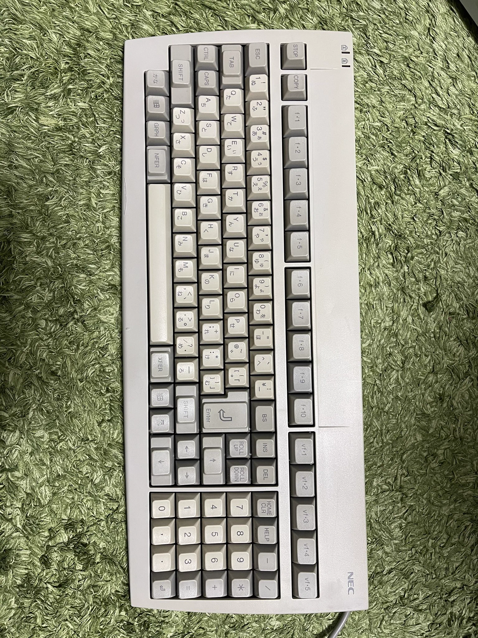 キーボードの黄ばみをワイドハイターEXに漬けたまま日光に数日〜数週間当てると元の色になる‼