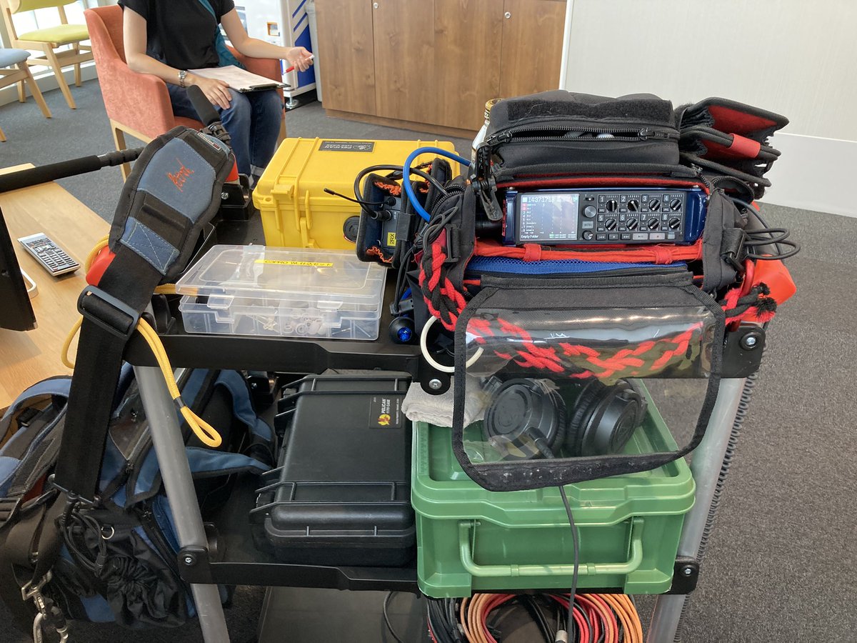 c3project's tweet image. インタビュー撮影の録音。

簡易の録音カートを用意してからというもの、現場内のちょっとしたポジション移動とか荷物管理がらくになって捗っています。