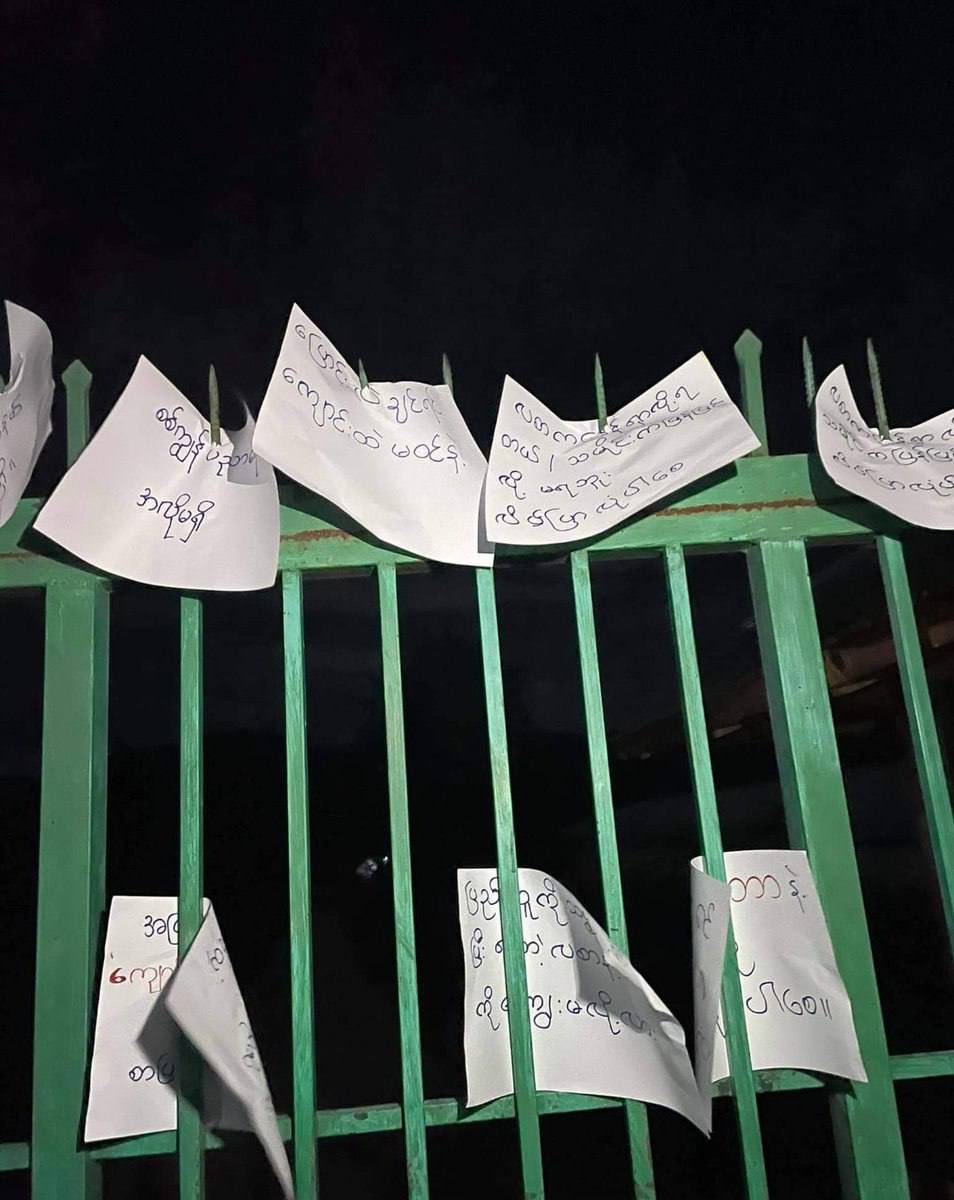hello_iamh's tweet photo. Early morning Anti-slavery-education #PaperStrike in front of a high school in Pin Laung village.
#HelpKayah #WhatsHappeningInMyanmar #May24Coup https://t.co/jWcZ0f1fHX