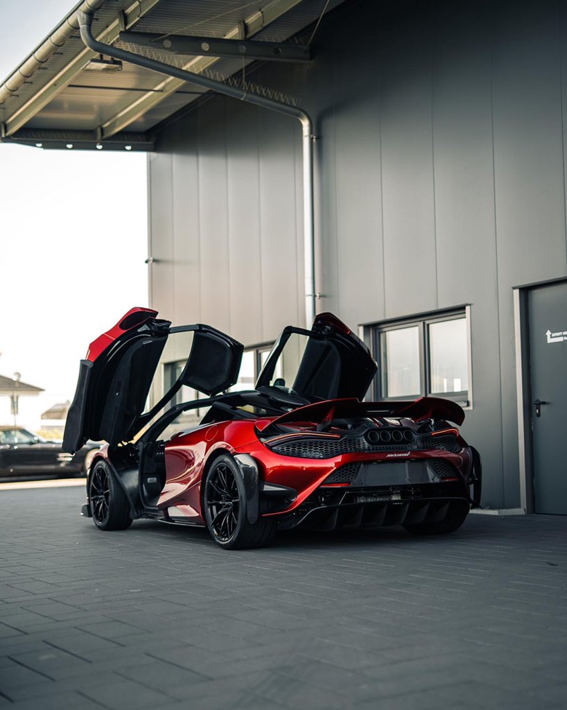 carpxrnpicx's tweet photo. 765LT https://t.co/nheoYzWkIj