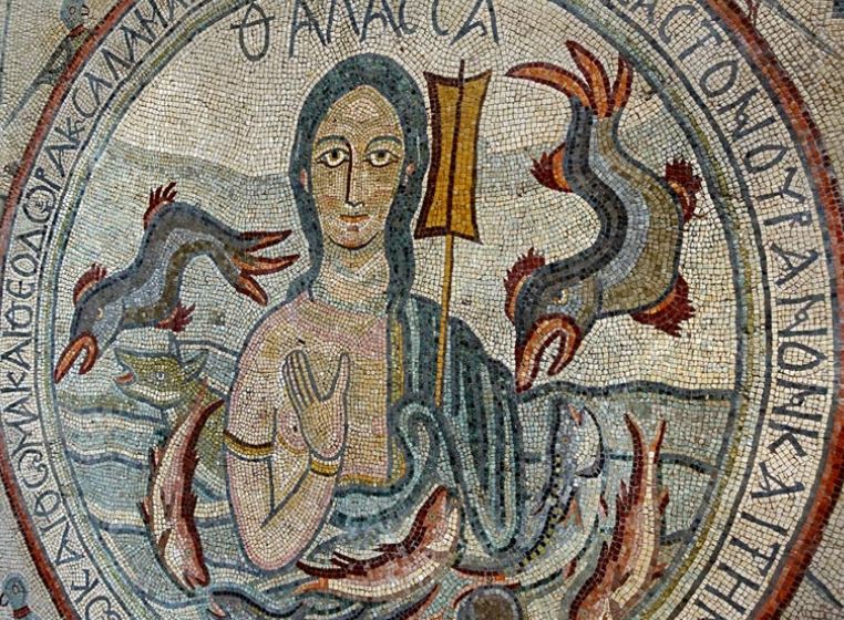 romanpalace's tweet photo. We're starting to suspect that no Roman actually ever saw a living dolphin. 

#MosaicMonday https://t.co/z2nOWBr0Vu