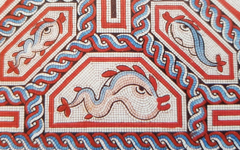 romanpalace's tweet photo. We're starting to suspect that no Roman actually ever saw a living dolphin. 

#MosaicMonday https://t.co/z2nOWBr0Vu