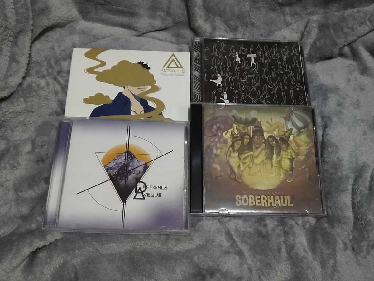 6. December Avenue, Autotelic, MilesExperience

No.1 fave ko talaga DecAve sa Filipino bands nung college ako. 2013 ko sila nakilala way before pa sila maging mainstream. December 2016 ko naman sila nameet nang personal sa isang mini gig noon. Doon ako nagsimulang manood ng gigs.