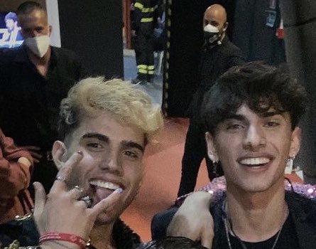 DEDDY E AKA ANDRANNO A VIVERE INSIEME ED IO FELICE COME SE POTESSI TRASFERIRMI DA LORO 🥺🐟 #Amici20