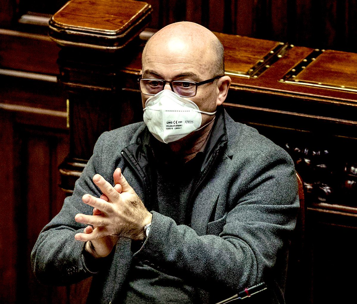 dukana2's tweet photo. #BruttaGente…#Bruttissima del #24Maggio 👇#Cingol-#Eni 🤮🤮🤮🤮🤮…”addetto” alla #DistruzioneAmbientale con i #Draghi di #Confindustria….#ORROREEEEE…. https://t.co/GH6u0Ant7L