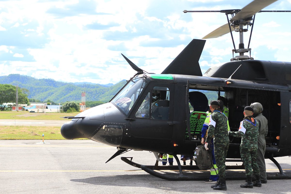 why_thahan's tweet image. 💂🏻 ฉก.ร.7 จัดอากาศยาน ฮ.ท. 212 🚁 ทำการช่วยเหลือเคลื่อนย้ายผู้ป่วยฉุกเฉิน 🤰🏻🆘️ ซึ่งเกิดภาวะคลอดก่อนกำหนด โดยรับผู้ป่วย ณ บ้านสล่าเชียงตอง อ.แม่สะเรียง เพื่อส่งตัวไป รพ.ศรีสังวาลย์ จ.แม่ฮ่องสอน 🏥

#ทหารมีไว้ทําไม 
#ทหารเป็นที่พึ่งของประชาชนในทุกโอกาส
#ยุทโธปกรณ์เพื่อประชาชน