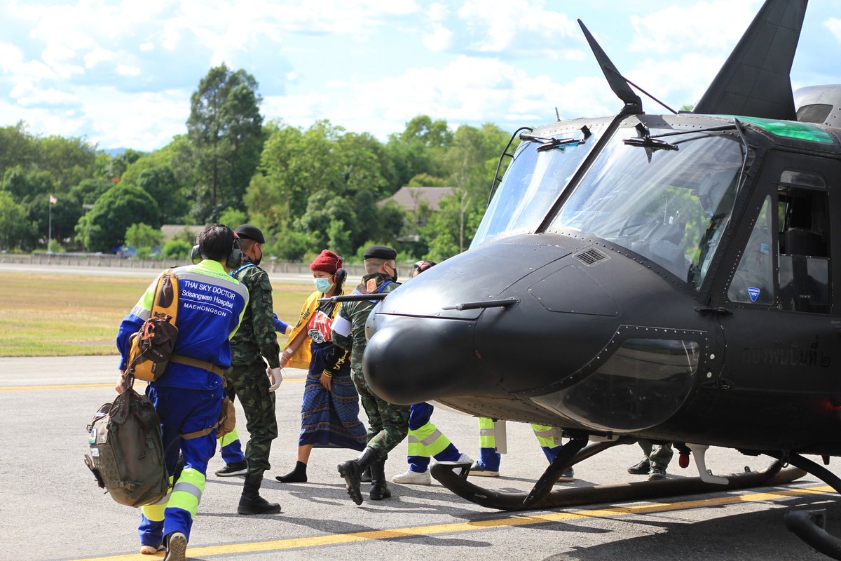 why_thahan's tweet image. 💂🏻 ฉก.ร.7 จัดอากาศยาน ฮ.ท. 212 🚁 ทำการช่วยเหลือเคลื่อนย้ายผู้ป่วยฉุกเฉิน 🤰🏻🆘️ ซึ่งเกิดภาวะคลอดก่อนกำหนด โดยรับผู้ป่วย ณ บ้านสล่าเชียงตอง อ.แม่สะเรียง เพื่อส่งตัวไป รพ.ศรีสังวาลย์ จ.แม่ฮ่องสอน 🏥

#ทหารมีไว้ทําไม 
#ทหารเป็นที่พึ่งของประชาชนในทุกโอกาส
#ยุทโธปกรณ์เพื่อประชาชน