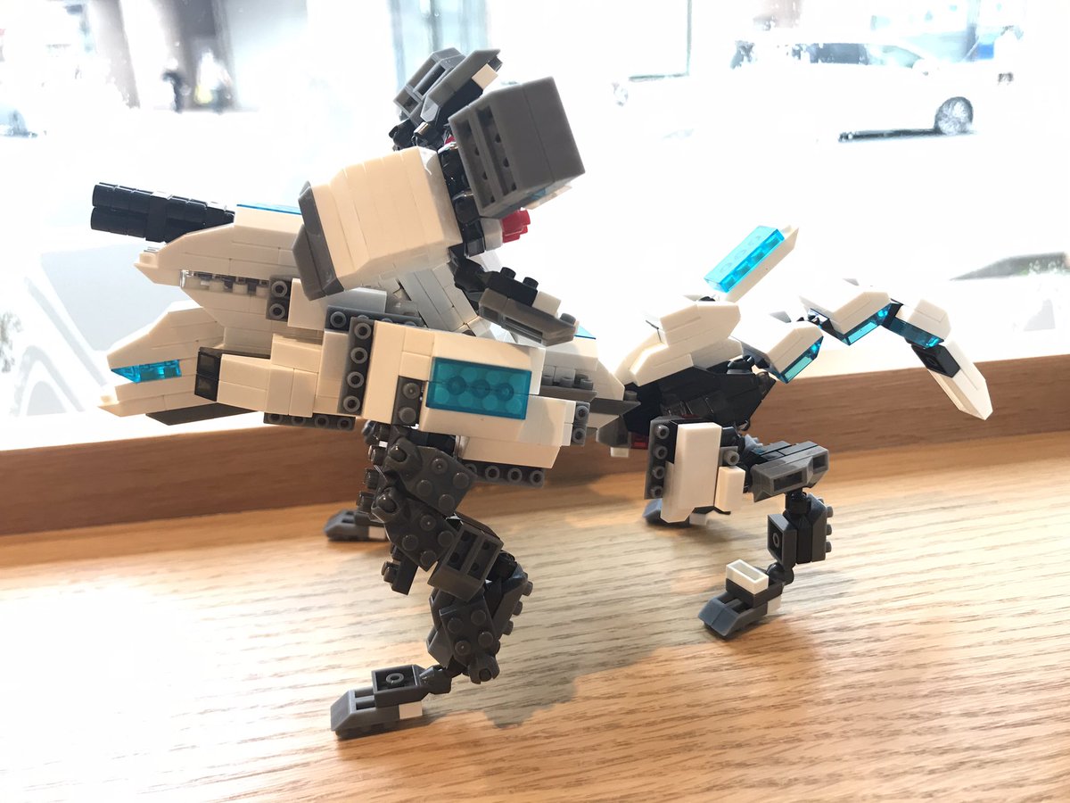 gohgoh_gohgoh's tweet image. やっとできました❗️頭周りの前足のバランス取るのに苦労しましたが、二足歩行砲台の経験が活きました😊下半身が少し華奢な気もしますが…メリハリで

#PETITBLOCKS
#DAISO
#ROBOTBUILDERS 
#ダイソー
#プチブロック
#ロボットビルダーズ
#スタバでプチブロック
#PB戦記