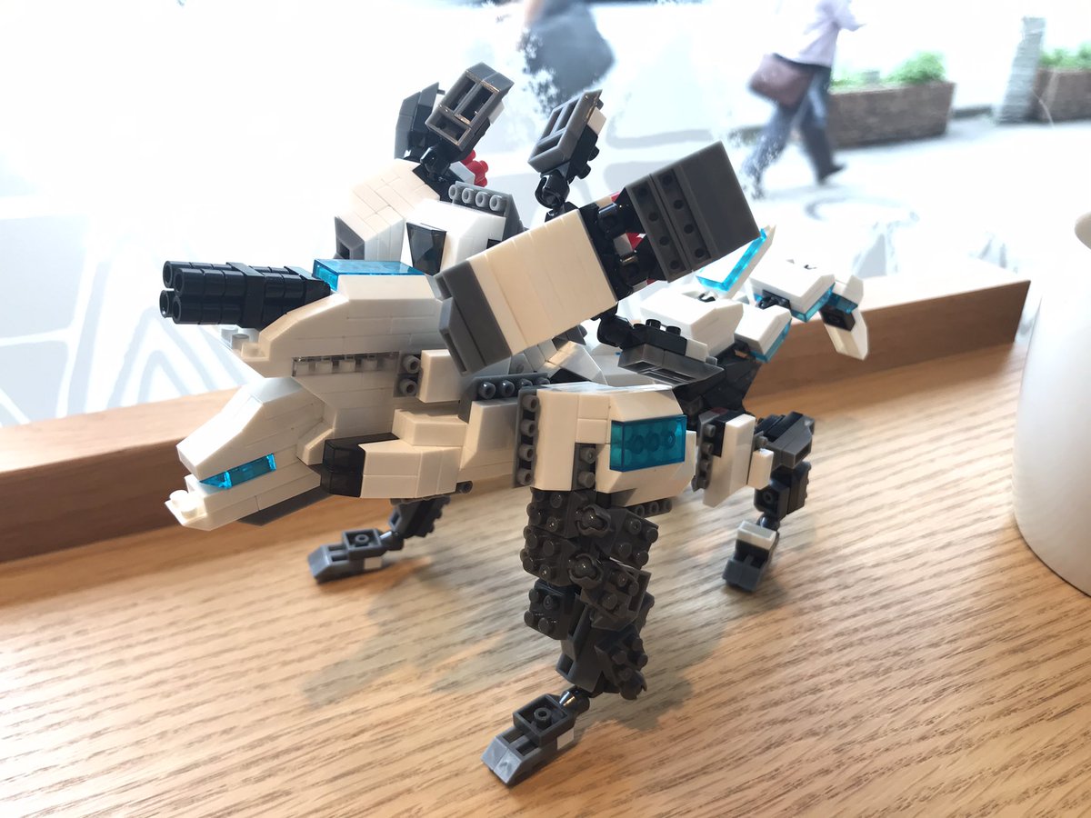 gohgoh_gohgoh's tweet image. やっとできました❗️頭周りの前足のバランス取るのに苦労しましたが、二足歩行砲台の経験が活きました😊下半身が少し華奢な気もしますが…メリハリで

#PETITBLOCKS
#DAISO
#ROBOTBUILDERS 
#ダイソー
#プチブロック
#ロボットビルダーズ
#スタバでプチブロック
#PB戦記