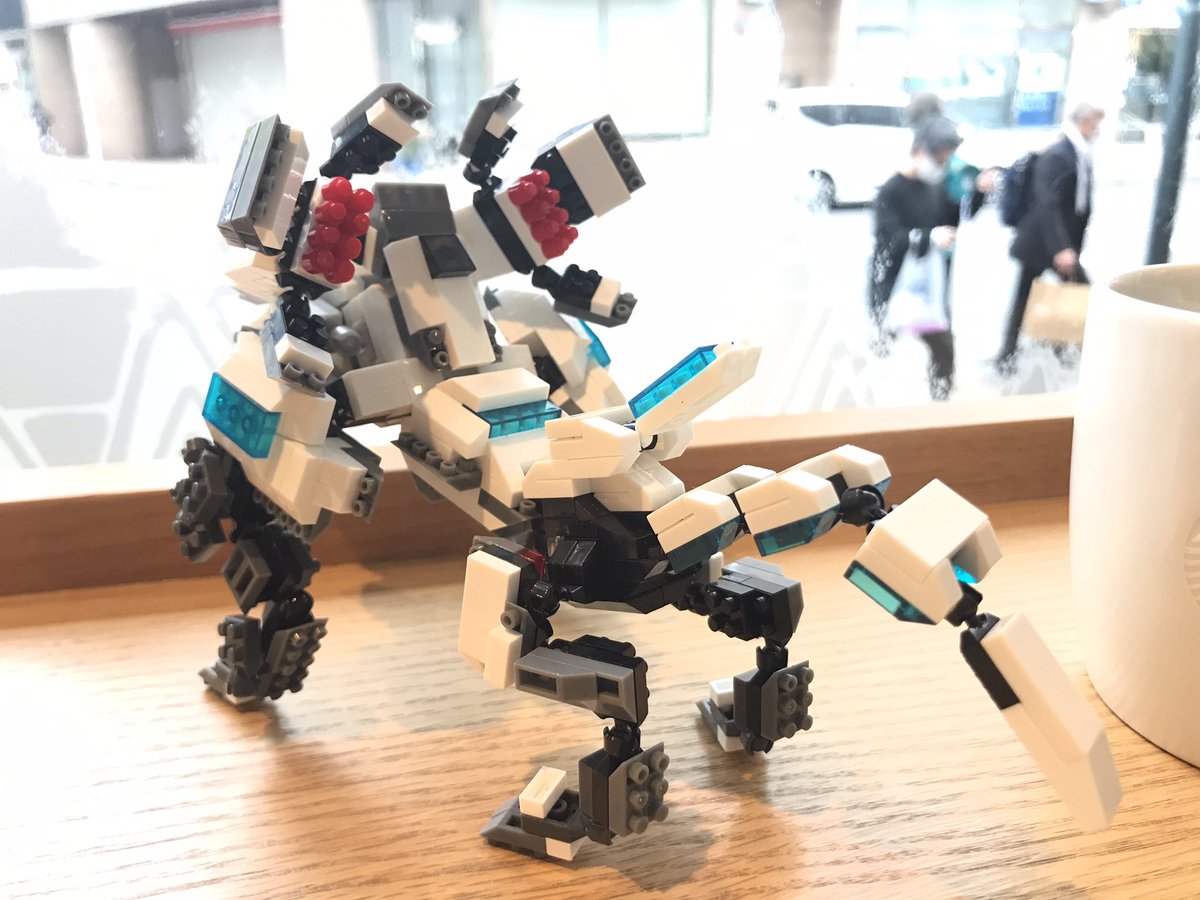 gohgoh_gohgoh's tweet image. やっとできました❗️頭周りの前足のバランス取るのに苦労しましたが、二足歩行砲台の経験が活きました😊下半身が少し華奢な気もしますが…メリハリで

#PETITBLOCKS
#DAISO
#ROBOTBUILDERS 
#ダイソー
#プチブロック
#ロボットビルダーズ
#スタバでプチブロック
#PB戦記