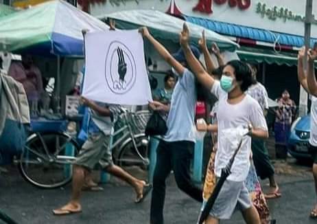People will never give in!!
Till we win |||
Today Yangon 24.5.2021
#WhatsHappeningInMyanmar 
#May24Coup 
#OpposeSlaveryEducation